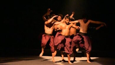 विक्रम उत्सव के दौरान कालिदास अकादमी में अंधायुग नाटक का मंचन करते कलाकार