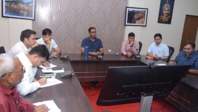उज्जैन में सिंहस्थ-2028 की तैयारियों और प्रमुख मंदिरों के विस्तारीकरण को लेकर अधिकारियों की समीक्षा बैठक करते हुए।