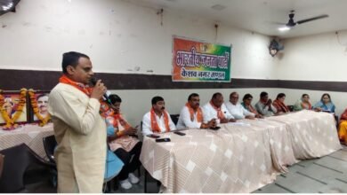 उज्जैन में भाजपा केशव नगर मंडल की कार्यकारी बैठक को संबोधित करते मंडल अध्यक्ष एवं उपस्थित पदाधिकारी