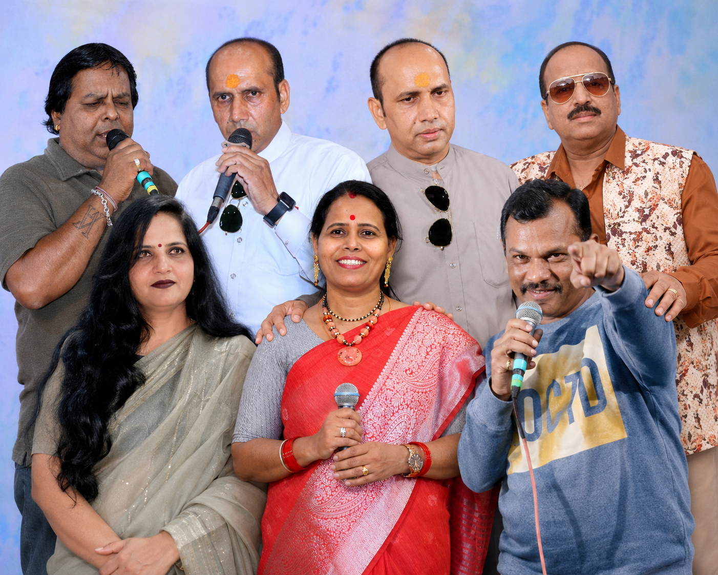 उज्जैन में आयोजित संगीत निशा कार्यक्रम में मंच पर मौजूद गायक कलाकार