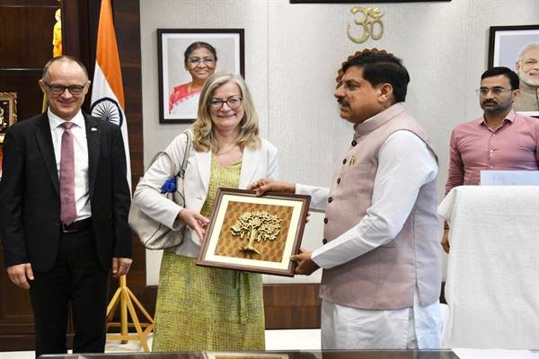 मुख्यमंत्री डॉ. मोहन यादव ने मंत्रालय में जर्मनी के KfW डेवलपमेंट बैंक के प्रतिनिधिमंडल से मुलाकात कर मध्यप्रदेश में ऊर्जा सुधार, स्मार्ट मीटर परियोजना और निवेश सहयोग पर चर्चा की।