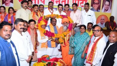 भाजपा अनुसूचित जाति मोर्चा की संभागीय बैठक में शामिल पदाधिकारी और कार्यकर्ता