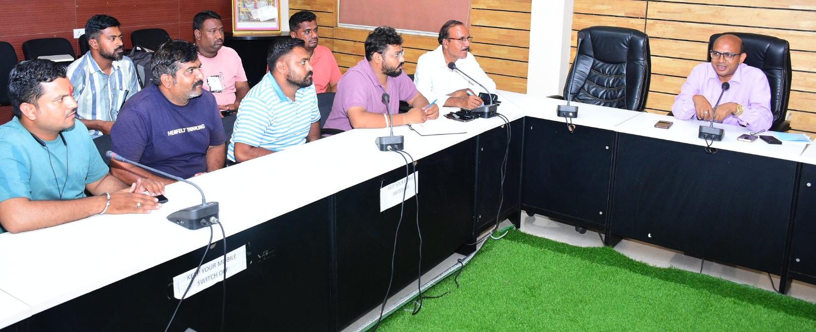 उज्जैन नगर निगम में डोर-टू-डोर कचरा संग्रहण व्यवस्था की समीक्षा बैठक