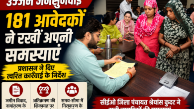 उज्जैन जनसुनवाई में सीईओ जिला पंचायत श्रेयांस कुमट नागरिकों की शिकायतें सुनते हुए
