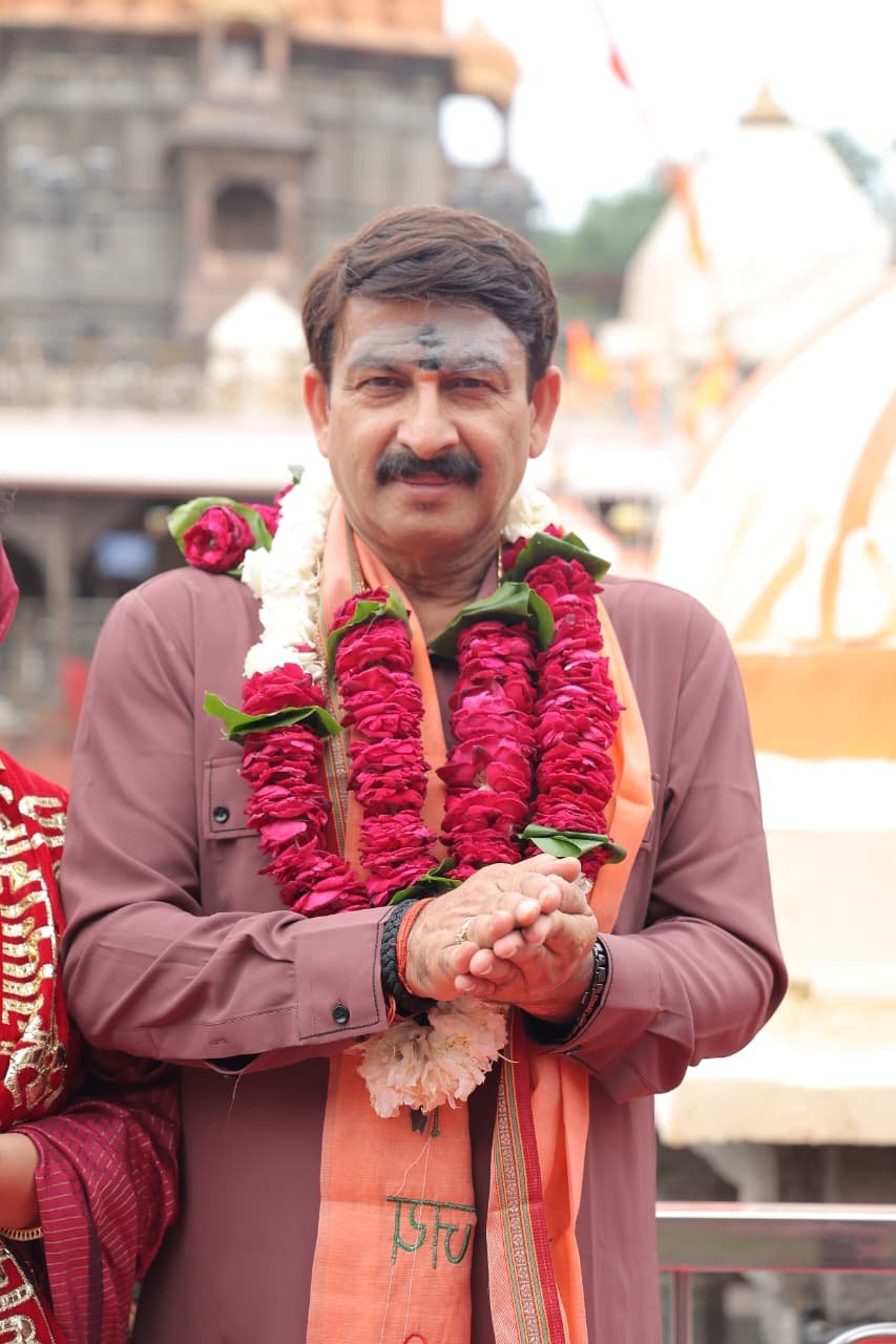 मनोज तिवारी ने किए महाकाल के दर्शन, सांसद अनिल फिरोजिया ने किया स्वागत