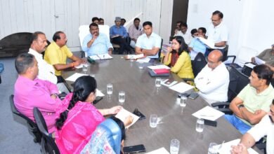 उज्जैन में मेयर इन काउंसिल की बैठक में 7 करोड़ से अधिक के 49 मुआवजा प्रकरणों पर अनुशंसा की गई। कार्तिक मेला 2026, दीपावली आतिशबाजी दुकानों और सिंहस्थ-2028 के कार्यों पर भी चर्चा हुई।